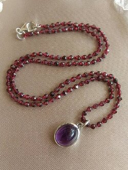 สร้อยคอเชือกถักหินโกมนกับจี้เงินหินอเมทิสต์