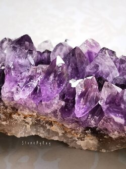 หินอเมทิสต์ผลึกธรรมชาติ