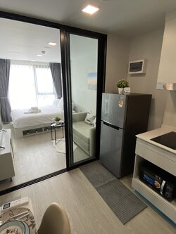 โซนพื้นที่ MRT ศรีนุช สายสีเหลือง ให้เช่าห้องแบบ Studio 1ห้องน้ำ คอนโด Atmoz Oasis Onnut (แอทโมซ โอเอซิส อ่อนนุช) Low Rise ขนาดห้อง 26 ตรม. ชั้น 8 ตึก B