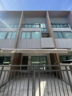 ให้เช่าทาวน์โฮม บ้านกลางเมือง พระราม 9-กรุงเทพกรีฑา (ตัดใหม่) (Baan Klang Muang Rama 9-New Krungthep Kreetha) ทาวน์โฮม 3 ชั้น บ้านกลางเมือง พระราม 9-กรุงเทพกรีฑา (ตัดใหม่) 2 ห้องนอน 3 ห้องน้ำ 1 ห้องอเนกประสงค์ พื้นที่บ้าน 18 ตรว. พื้นที่ใช้สอย 150 ตรม.