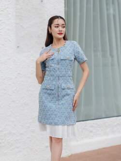 kudapy ชุดเดรสสั้นสีฟ้า ผ้าทวิลซิปหน้าสีทองหรูหรา แต่งกระเป๋าพร้อมกระดุม