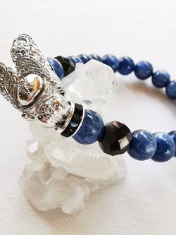 สร้อยข้อมือหินไคยาไนท์+แมงภู่คำ