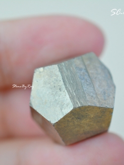 แร่ไพไรต์ผลึกธรรมชาติจากเปรู (SC-021)