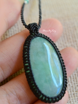 สร้อยคอเชือกถักจี้หินหยก