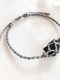 สร้อยข้อมือเชือกถักหินสะเก็ดดาว