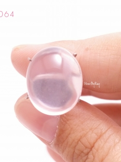 พลอยโรสควอตซ์ทรงรีเจียรหลังเบี้ย