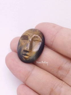 หินตาเสือแกะสลักรูปหน้ากากญี่ปุ่น