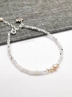 สร้อยข้อมือเงินหินมูนสโตนร้อยกับไข่มุก