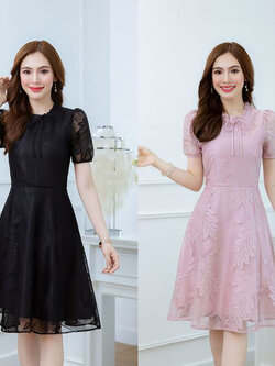 kudapy เดรสสั้นสีดำ/สีชมพู ผ้าลูกไม้ทอลายสวย ลูกไม้ทอลายใบไม้ จับจีบผูกโบว์ช่วงคอ สวยเรียบใส่ได้ตลอด