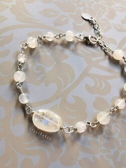 สร้อยข้อมือเงินหินมูนสโตน