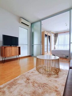 ให้เช่าคอนโด ยู ดีไลท์ @ ห้วยขวาง สเตชั่น (U Delight @ Huaykwang Station) - ห้องกั้นเป็นสัดส่วนมีเครื่องซักผ้า ที่นอน6ฟุต - การเดินทาง: ใกล้ MRT ห้วยขวาง