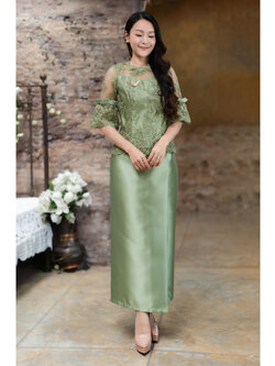 kudapy Setงาน 2ชิ้น (เสื้อ+กระโปรง) ชุดผ้าไหมอิตาลีทอสี่เส้นสีเขียว เสื้อตกแต่งด้วยลูกไม้ฝรั่งเศสทอปักลาย