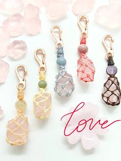 พวงกุญแจหินโรสควอตซ์ถักกับหินมงคลนำโชค (Rose Quartz) Lucky Key Holder with Love meaning