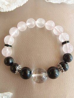 สร้อยข้อมือหินสะเก็ดดาวร้อยกับโรสควอตซ์และคริสตัลควอตซ์