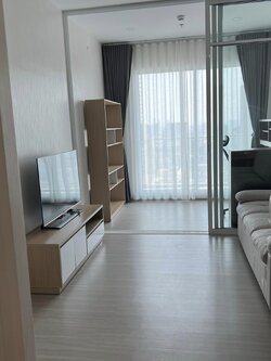 ให้เช่าคอนโด Supalai Premier Si Phraya - Samyan (ศุภาลัย พรีเมียร์ สี่พระยา – สามย่าน) - ห้องใหม่แบบ 1 bedroom plus ชั้นสูง - การเดินทาง: รถไฟฟ้า MRT สามย่าน 750 เมตร - ใกล้ สามย่านมิตรทาวน์ จุฬาลงกรณ์