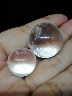 ลูกกลมหินคริสตัลควอตซ์