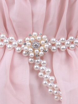 kudapy เข็มขัดมุกสีขาว หัวเข็มวงกลมแฉกสีทองแต่งด้วยคริสตรัลใสและมุกสีขาว สายเข็มขัดไขว้ 2 สาย