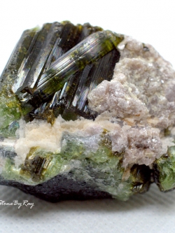 กรีนทัวมาลีน(Green Tourmaline)