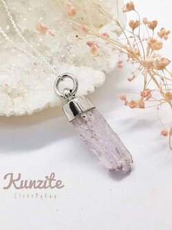 สร้อยคอเงินจี้หินคุนไซต์ Kunzite
