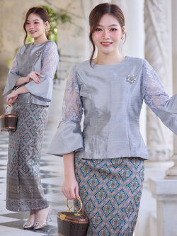 kudapy ชุดเซ็ทเสื้อผ้าไหมแต่งแขนลูกไม้+ผ้าถุง สีเงินมงคล เข้าชุดกันกับผ้าถุงทอลายสำเร็จ