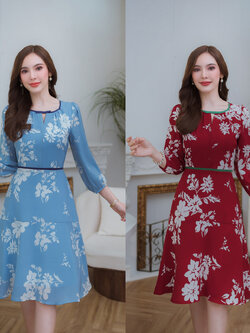 kudapy เดรสสั้นสีแดง/สีฟ้า ลายดอก มีดีเทลตัดสีด้วยขอบเอวและขอบคอ ระบายหางปลา