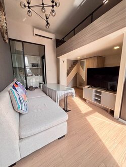 ปล่อยเช่าคอนโด Chewathai Residence Asoke (ชีวาทัย เรสซิเดนซ์ อโศก) - โซนพื้นที่ MRT พระราม 9 - ห้องมุม Duplex 2 ชั้น 1ห้องนอน 1ห้องน้ำ 1ห้องนั่งเล่น - ขนาดห้อง 34.5 ตรม.ไม่รวมชั้นบน ชั้น 12A