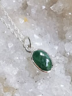 สร้อยคอเงินจี้หินหยกสีเขียวเข้ม