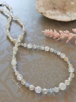 สร้อยคอหินมูนสโตน