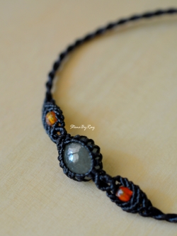 สร้อยข้อมือเชือกถักกับหินหยก (Jade)