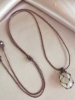 สร้อยคอเชือกถักจี้หินมูนสโตน Moonstone