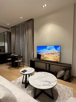 ให้เช่าห้องมุมตกแต่งสวยน่าอยู่ BTS ชิดลม สอบถามแอด Line ID : Smile-easy ที่ 28 Chidlom (ทเวนตี้เอท ชิดลม)