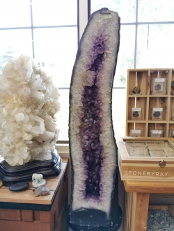 หินจีโอตอเมทิสต์ผลึกธรรมชาติ