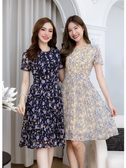 kudapy เดรสสั้นสีกรม/สีเหลืองพาสเทล ผ้าชีฟองลายดอกกระโปรงพลีท สวยหวาน ผ้าพริ้วสวย ช่วงอกมีดีเทล เย็บตีเกล็ดสี่เลเยอร์ แต่งด้วยลูกไม้สี่เส้น