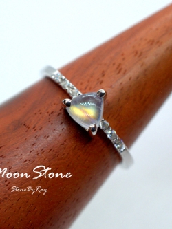 แหวนเงินหินมูนสโตน