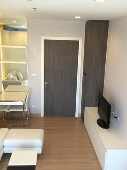 Urbano Absolute Sathon - Taksin ให้เช่าห้องชั้น21เฟอร์ครบพร้อมอยู่