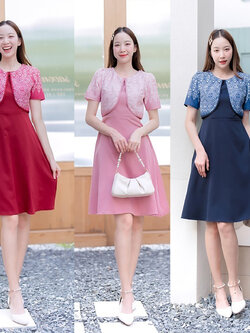 kudapy เดรสสั้นสีชมพู/สีแดง/สีกรม ทรงบานกระโปรงสีพื้นแต่งเสื้อลายไทย