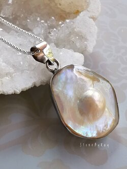 สร้อยคอเงินจี้ไข่มุกติดฝาหอยแบบธรรมชาติ