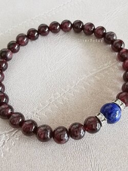 สร้อยข้อมือหินลาพิสลาซูลีกับโกเมน Lapis Lazuli+Garnet