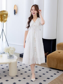 kudapy เดรสยาวสีขาว คอปกดอกลอยแต่งกระดุม