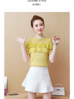 เสื้อลูกไม้สีเหลือง ผ้าลูกไม้เนื้อนิ่ม ยืดหยุ่นได้ดีค่ะ