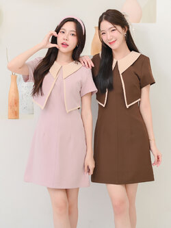 kudapy เดรสแขนสั้น เล่นสีคอปกและกุ๊นขอบ ดีไซน์เหมือนใส่เสื้อกั๊ก แพทเทิร์นสวยเข้าเอว ตัดต่อคิ้วกลางลำตัวจับเกล็ดเข้ารูป