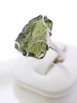 แหวนเงินสะเก็ดดาวโมดาไวท์(Moldavite)