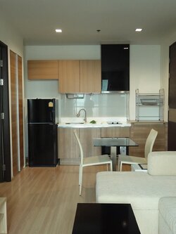 สนใจชมห้องติดต่อได้เลย Line ID: Smile-easy ปล่อยเช่าคอนโด Rhythm Sathorn (ริธึ่ม สาทร) - 1ห้องนอน 1ห้องน้ำ 1ห้องนั่งเล่น - ใกล้ BTS สะพานตากสิน - ขนาดห้อง 38 ตรม. ชั้น 17