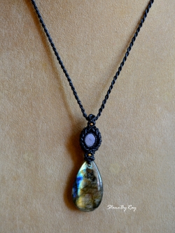 สร้อยคอเชือกถักจี้หินลาบราโดไลท์กับไพลิน (Labradorite&Sapphire)