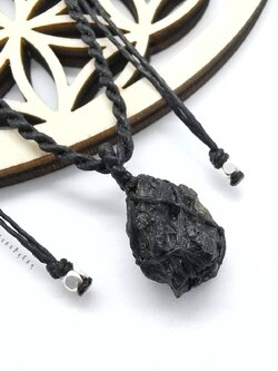 สร้อยคอเชือกจี้หินสะเก็ดดาว Tektite