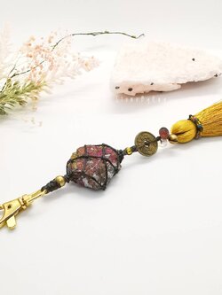 พวงกุญแจหินบอร์ไนท์ก้อนธรรมชาติ