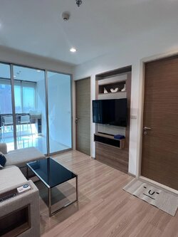 ให้เช่าคอนโด Rhythm Phahol - Ari (ริทึ่ม พหล - อารีย์) - ตกแต่งเฟอร์ครบห้องสวยน่าอยู่ห้องครัวปิด - การเดินทาง: ใกล้รถไฟฟ้า BTS อารีย์