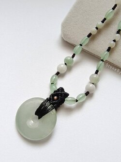 สร้อยคอเชือกถักหินอเวนเจอรีนกับจี้หยกทรงโดนัท Aventurine+Jade