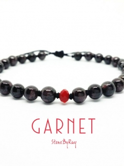 สร้อยข้อมือเชือกถักกับพลอยโกเมน