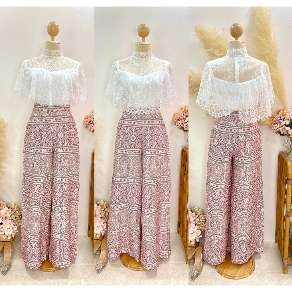 kudapy เซท 2ชิ้น เซตเสื้อลูกไม้แต่งระบายสีขาว,สีชมพู+กางเกงขาบานยาวพิมพ์ลายไทย